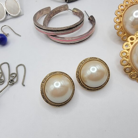 Lot‎ Of Vintage Gold And Silver Tone PIERCED Earrings Faux Pearl Etc - Picture 3 of 10